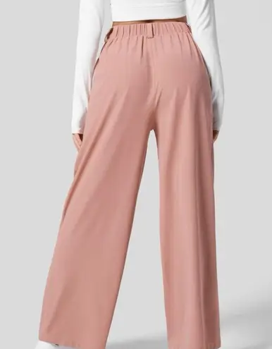 Halara 05H2.- High Waisted Plicated Side Pocket Wide Leg Waffle Work Pants.