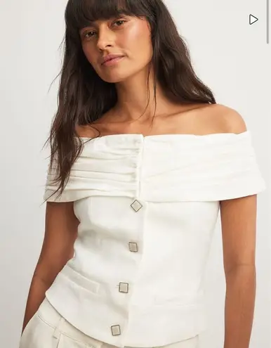 NA-KD Linen Blend Off-Shoulder White Buttoned Top