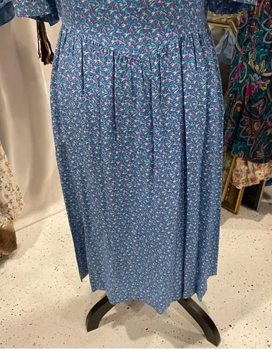 Vintage blue floral retro 60’s