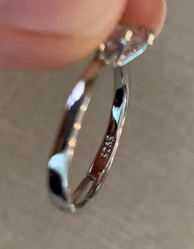 Sterling Silver Zircon Ring (Size 6