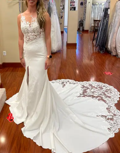 Enzoani Ivory Wedding Gown