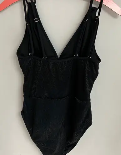 Chic Double Straps One