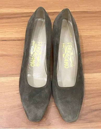 Salvatore Ferragamo Vintage DE 17085 149 Olive/Gray Suede Low Heel Pumps Size 6