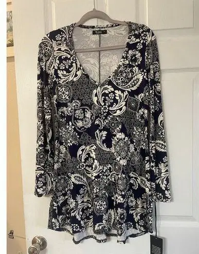 Michael Lauren NWT Kyle Paisley Navy and White long sleeved dress size Medium