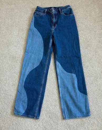 Hollister  ultra high rise blue rinse wavy California dad jeans in size 25 x 29