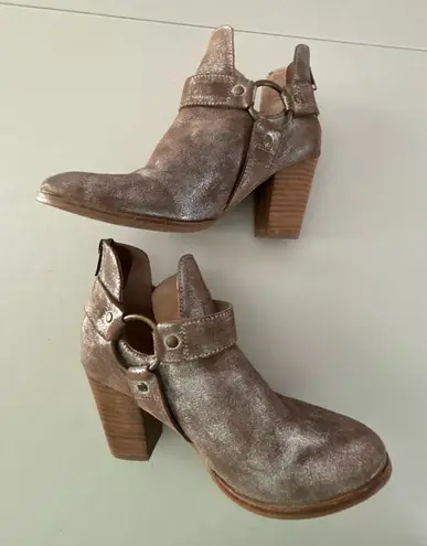 Seychelles | women’s metallic ankle bootie. Size: 6.5
