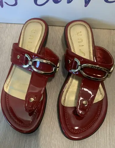 Unisa (15) womens sandals size 5.5 red color and gold