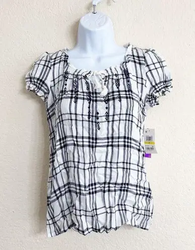 Black and White Smocked Blouse with Cap Sleeves and Rounded Neckline Size M