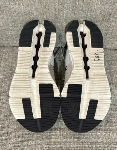 on cloud Women's On Cloudnova Sneakers