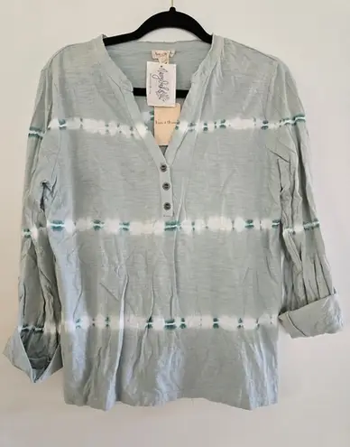 Hem & Thread  V-neck Sage Tie-Dye Top Roll 3/4 Sleeves - Image 1