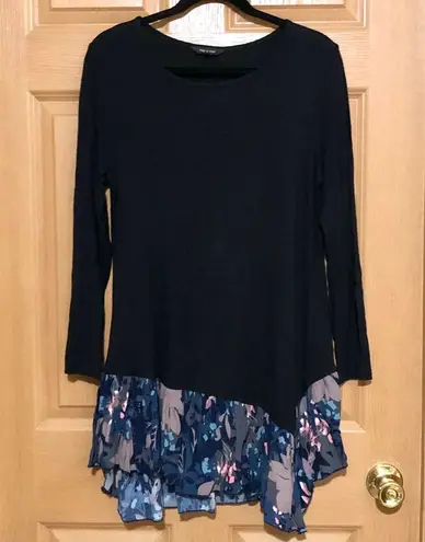Yak N Yeti Long Sleeve Tunic Top Black with Floral Ruffled Trim •Size Medium