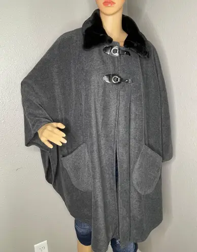 Moda Le Gray Cape With Buckle Closure and Black Fur Trim Collar One Size