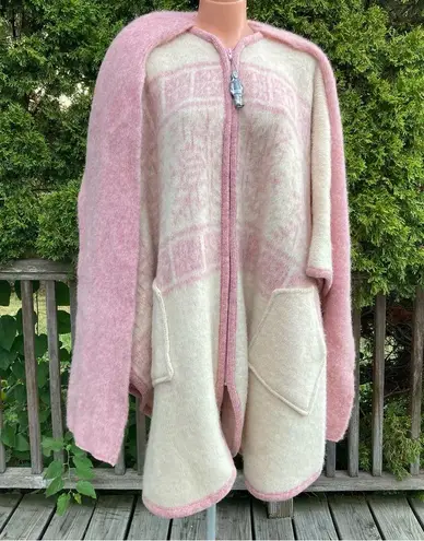 Vintage TUNDRA Scandinavian Yarn Wool Poncho Cape Jacket Sweater Pink Size XL