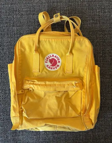 Fjällräven FJALLRAVEN Large Yellow Classic Kanken 23510 141 Backpack