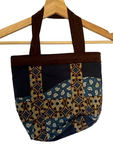 Brown blue quilted handbag fabric magnetic closure multiple pockets vintage