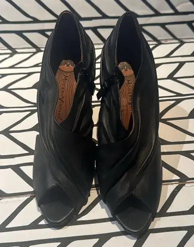 Modern Vintage NWOT black leather peep toe heels in size 39