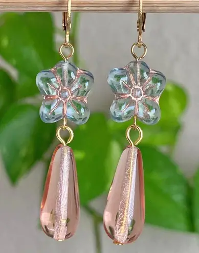 Handmade quality Czech glass flower beads & teardrops dangle earrings💚