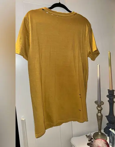 NWOT KISS ME COWBOY TEE Gold Size L