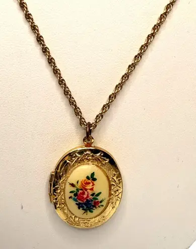 Premier Designs Vintage Gold Tone Floral Locket Pendant Necklace With Rope Chain