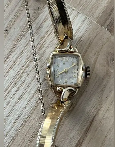 Elgin Rare Vintage Gold Plated Mechanical Ladies Watch Gold Bracelet Case