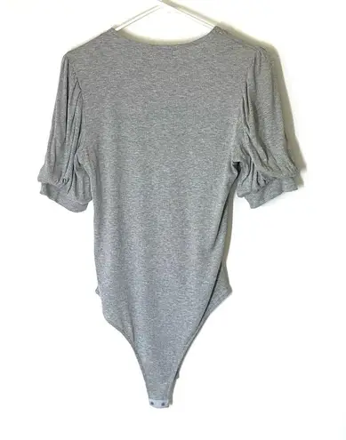 On Twelfth Boutique Gray Ribbed Puff Short Sleeve Pearl Detail Bodysuit Size Med