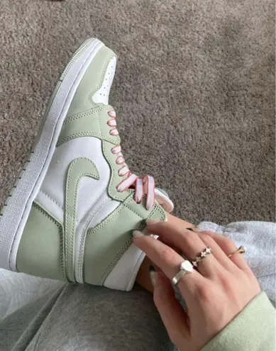 Jordan Air  1 Retro High OG Seafoam - Image 2