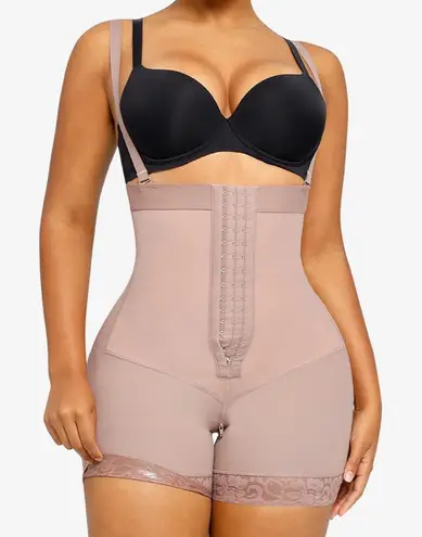 Shapellx shapewear Bare Essential AirSlim® Core
Sculpt Mid Thigh Shaper Short Size M - Image 1