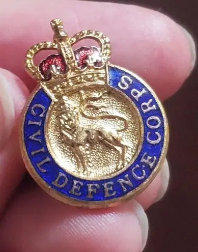 VTG Civil Defence Corps Enamel Hat Lapel Pin Badge Queens Crown Lion Gold Tone