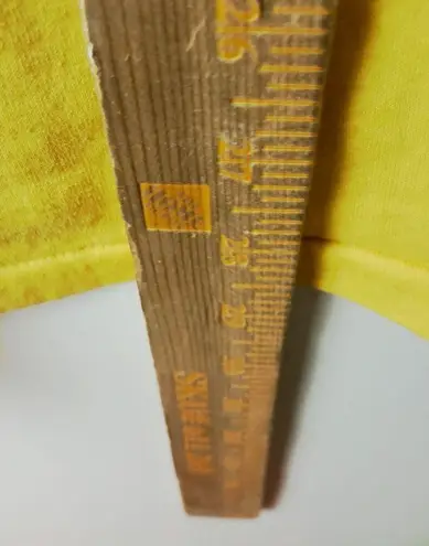 Distressed Vintage 80s Los Angeles Lakers World Champions T Shirt Yellow Medium