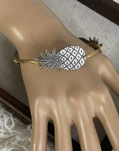 BOURBON AND BOWTIES 3 PEWTER Pineapple WIRE BRACELET 8" EUC Silver