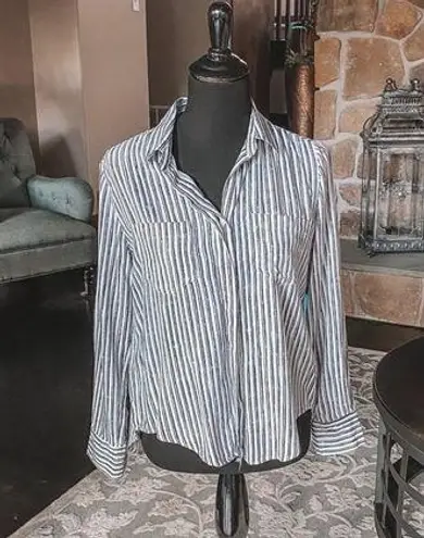 Velvet Heart 5/$20  White Black Abstract Stripe Blouse Size S