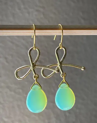 Handmade beautiful quality Czech glass beads ribbon dangle earrings 🎗💚