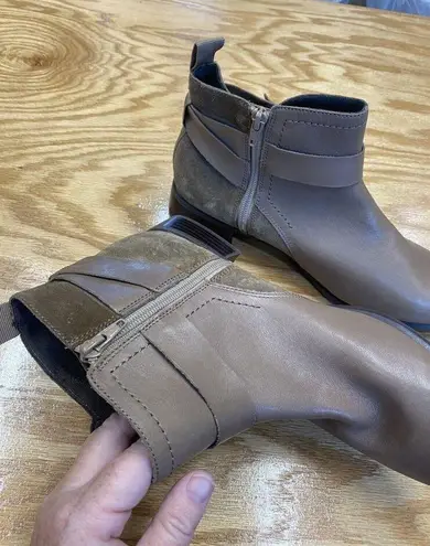 Munro Chestnut Bootie Women's 10M Brown Leather Buckle Strap Ankle Boots S43