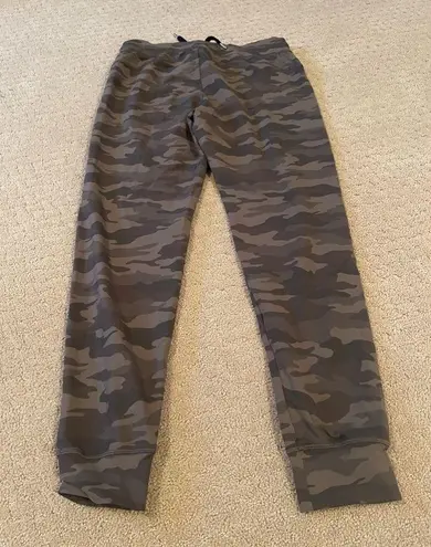 Zyia  Camouflage Jogger Pant Size Medium Bin 205