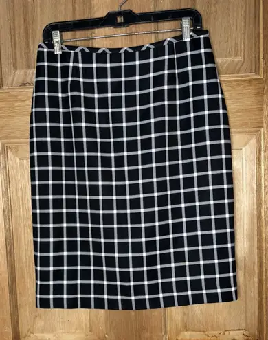 Tahari women’s Black and White Plaid Skirt size 6