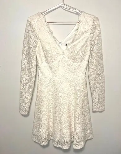 City Vibe White V-Neck Lace Cut Out Long Sleeve Dress light gold Glitter size 9