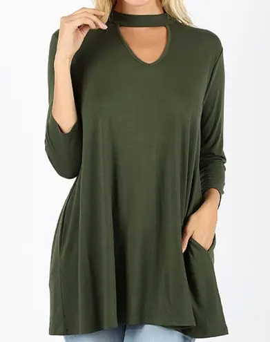 Zenana Outfitters Womens Army Green Choker Cutout Tunic T-Shirt L