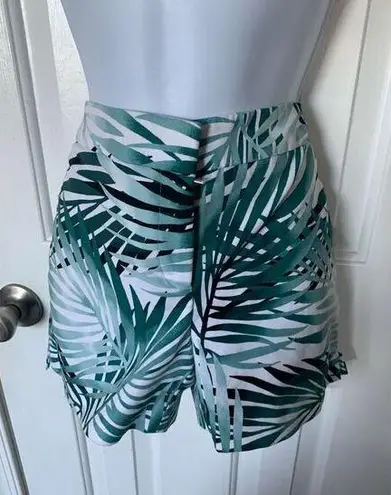 White House | Black Market  shorts size 4P Hawaii print like palms