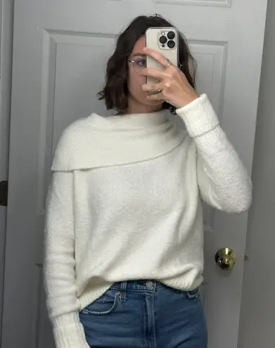 Banana Republic White Sweater