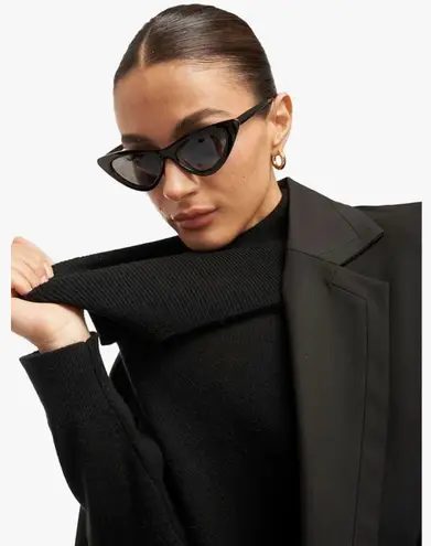 Equipment Women's Mathilde Turtleneck Cashmere Sweater. MSRP $350