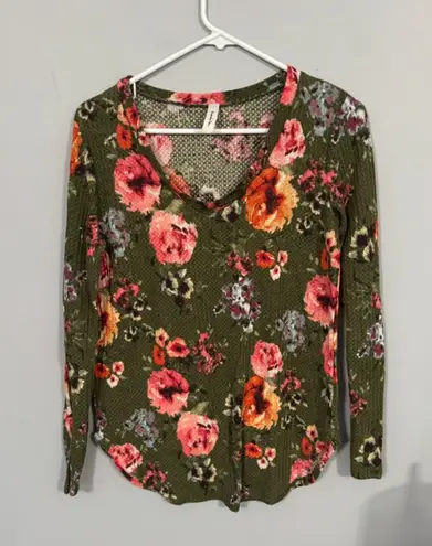 Twenty Ten Dark Green & Floral Waffle Knit Top Women's Size Small Rounded V-Neck - Image 1