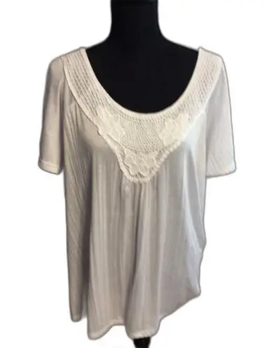 Carolyn Taylor Plus size 1X Short sleeve White Crochet Front Floral Top