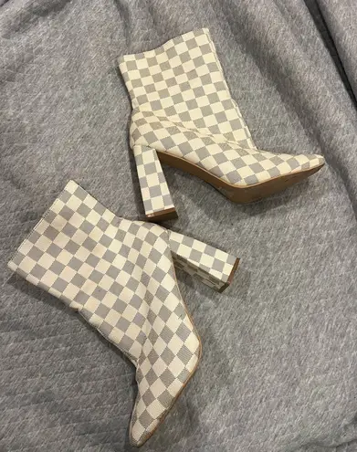 Cape Robbin Beige and White Checkered Heeled Boots