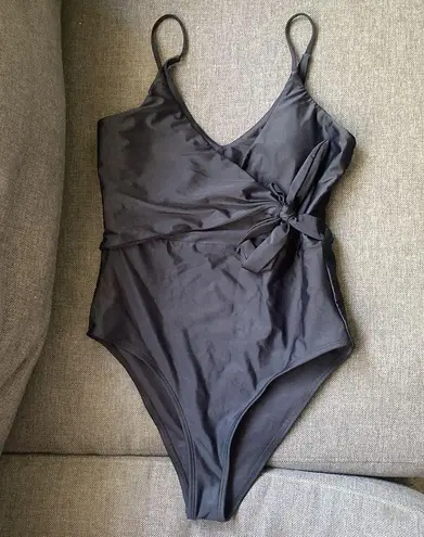 Olivia + Ocean Mom Bod Faux Wrap One Piece Swimsuit Size Large Onyx Black