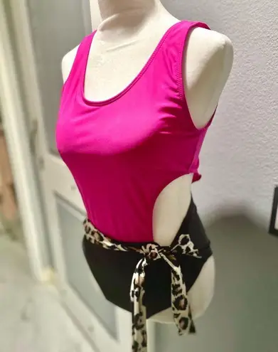 NWOT Women's Pink & Black OnePiece Swimsuit w/ Front Bowknot Size:Lrg