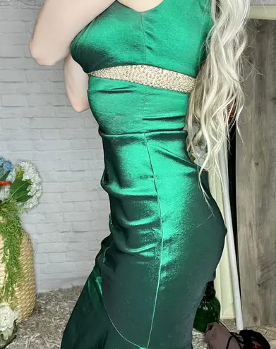 XScape Emerald Green  Mermaid Formal Gown