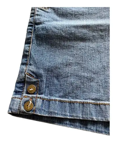 Gloria Vanderbilt -ALL AROUND SLIMMING EFFCT Jean Shorts, 2 fro t pockets. 2 back pockets, size 10, excellent condition