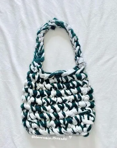 green and white crochet bag!
