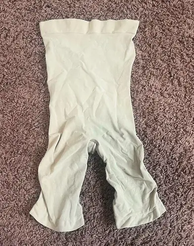 SKIMS Women's Seamless Sculpt Bodysuit Beige Size Medium Shaping Tights NWOT