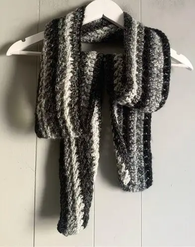 Hand Crafted Loose Woven Striped Chunky Knit Scarf OS Black